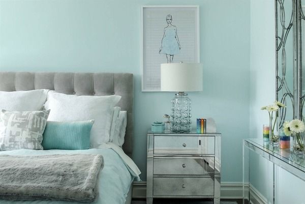 Phòng ngủ sơn màu xanh ngọc nhạt lựa hoàn hảo cho người ưa thích phong cách đơn giản