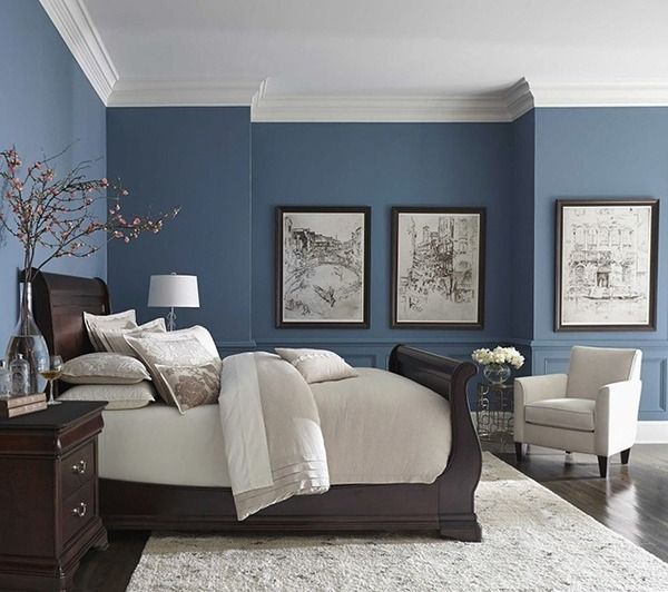 Màu xanh này rất phù hợp với những không gian phòng ngủ cổ điển và trang trọng
