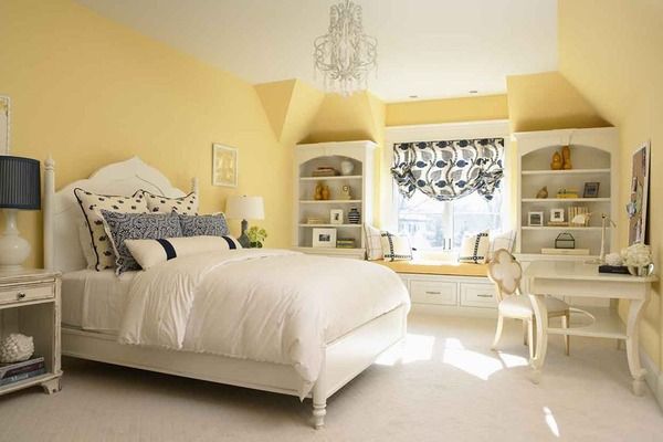 Sơn phòng ngủ với tông màu vàng nhạt tạo điều kiện cho một giấc ngủ ngon và sâu hơn