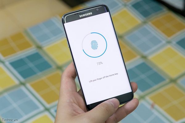 Bật mí 4 tính năng mới nhất trên Samsung Galaxy S7 Edge - 2