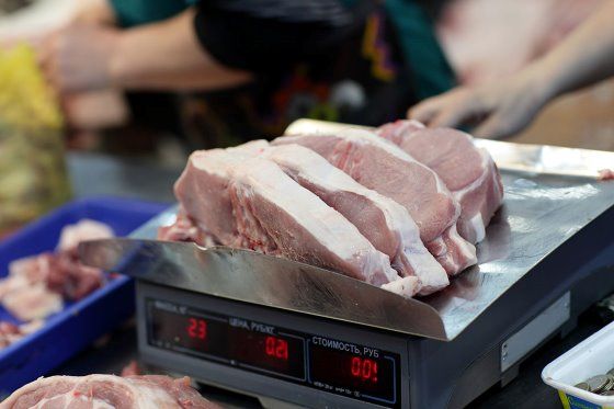 Thái Lan tính cắt giảm xuất khẩu để kiểm soát giá thịt lợn