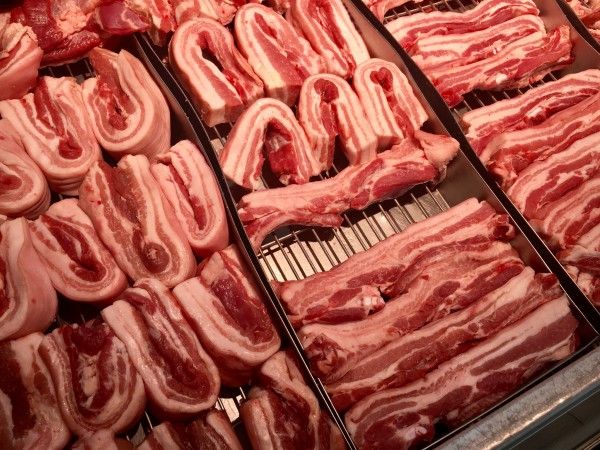Người nuôi lợn thịt Trung Quốc vẫn lỗ gần 40 USD/con và dự báo nhập khẩu thịt lợn của Trung Quốc năm 2022 giảm gần 20%