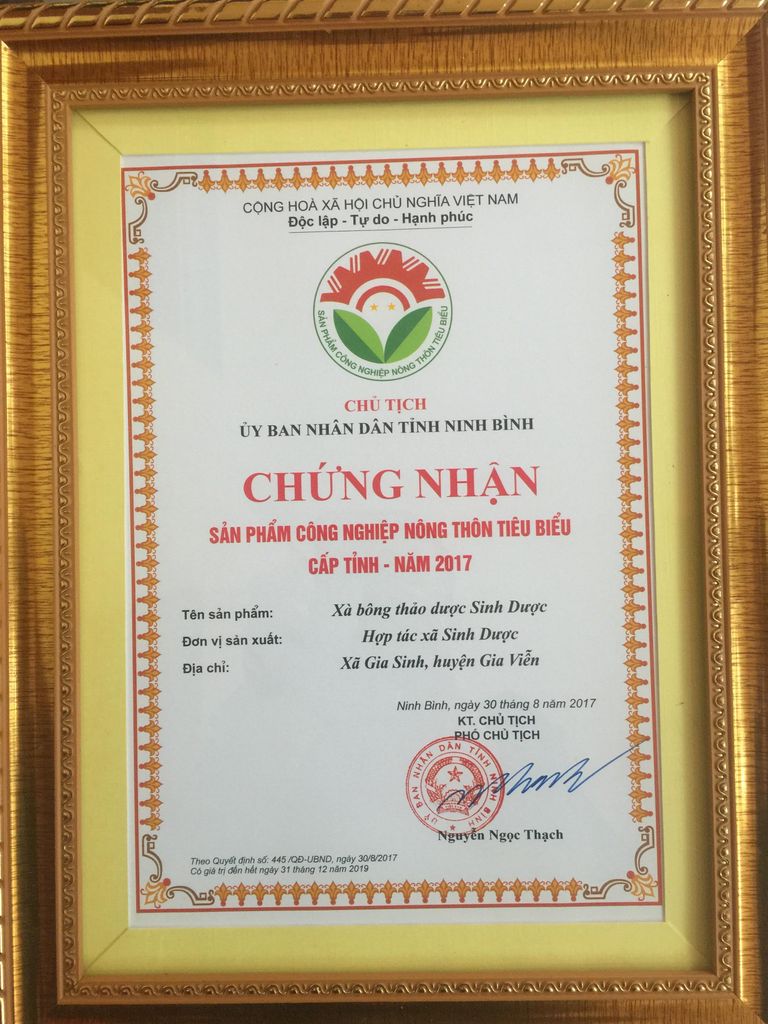 Xà Bông Thảo Dược HTX Sinh Dược nhận giải thưởng sản phẩm Nông Nghiệp - Nông Thôn tiêu biểu