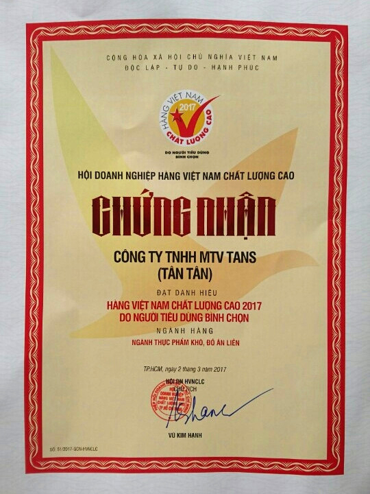 Công ty đậu phộng Tân Tân đạt chứng nhận Hàng Việt Nam chất lượng cao năm 2017