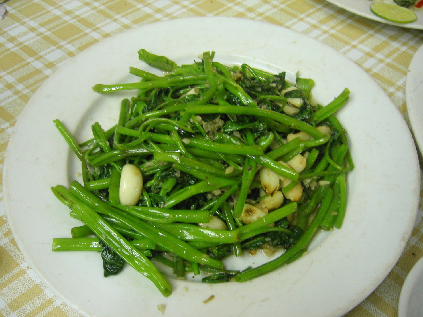 Cách làm rau muống xào tỏi
