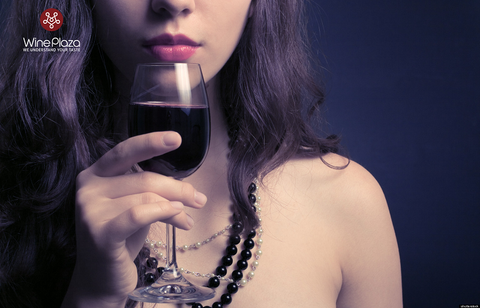 Khám phá tính cách phụ nữ qua sở thích uống vang