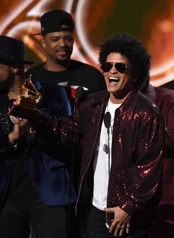 Grammy 2018: Vượt qua ‘Despacito’, Bruno Mars giành thắng lợi vang dội