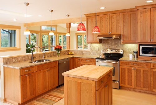 Nên sử dụng tủ nhựa hay tủ gỗ?