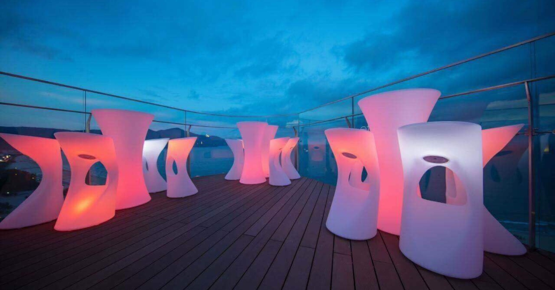 Bàn ghế nhựa LED phát sáng