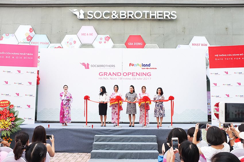 Soc&Brothers tưng bừng khai trương showroom Hoàng Đạo Thúy ngày 19/8