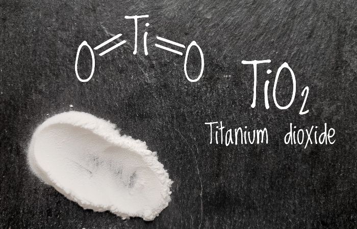 Titanium dioxide cũng sẽ tạo ra một lớp màng bảo vệ da