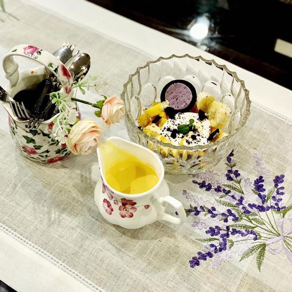 khăn trải bàn trà thêu hoa