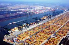 Rotterdam, Amsterdam to open shipping corridor for cost cutting barges