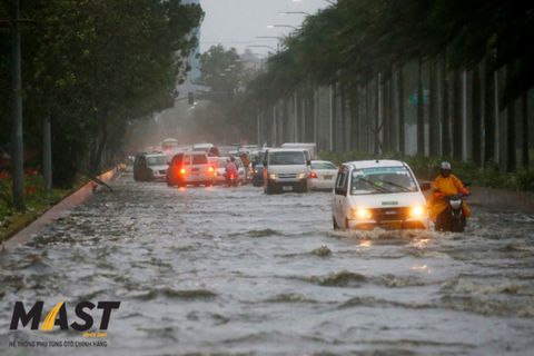 Hướng dẫn cách chăm sóc xe ô tô mùa mưa CHI TIẾT NHẤT!