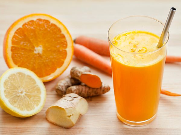 Chia sẻ kinh nghiệm uống nước ép nghệ tươi để da trắng hồng, hết mụn chỉ sau 3 tuần