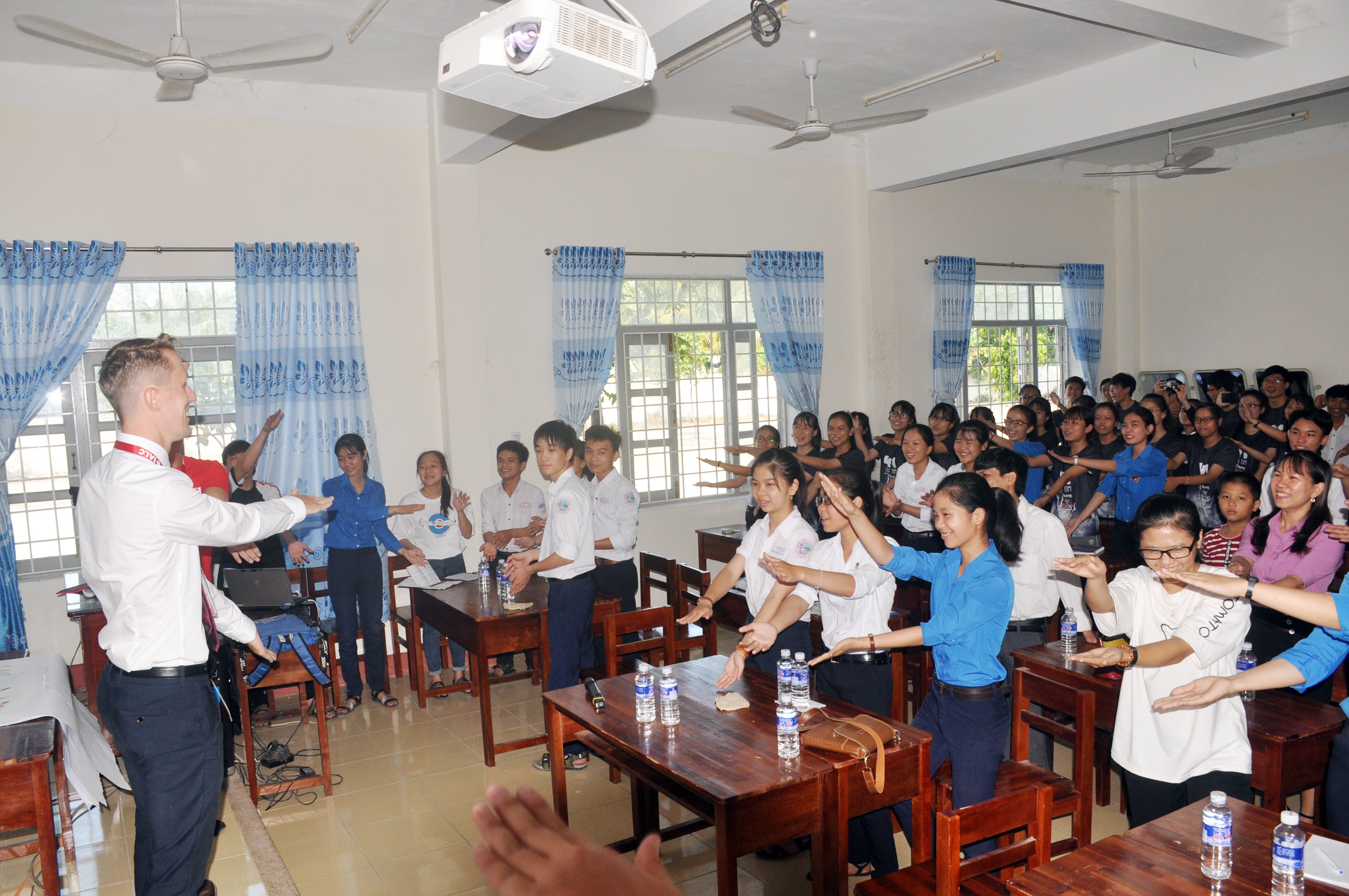 CLB Tiếng Anh - Trường THPT Lý Tự Trọng, Quy Nhơn 2018