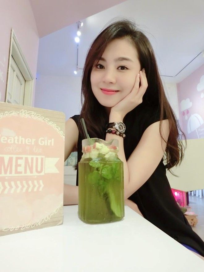 ‘Cô gái thời tiết’ khởi nghiệp từ bán rong móc khóa