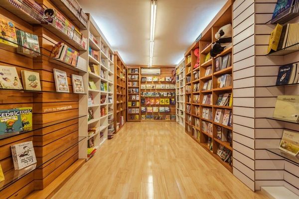 Hình ảnh một cửa hàng kinh doanh sách