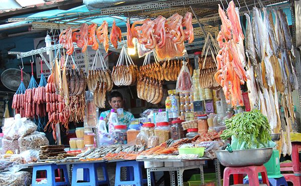 Tìm nguồn hàng Campuchia từ chợ độc nhất ở Sài Gòn