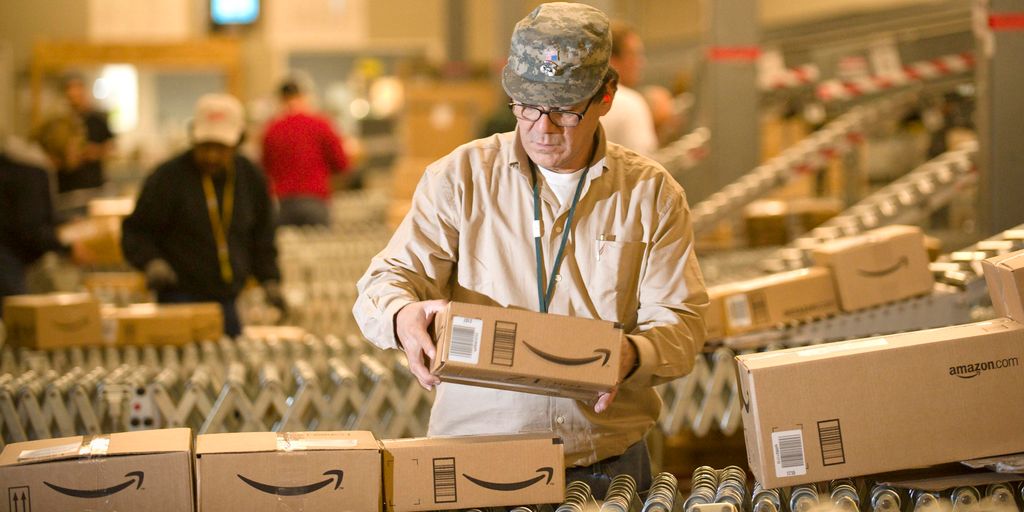 Bí quyết gây dựng đế chế bán hàng số 1 thế giới Amazon