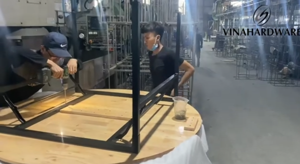 khung ban an nha hang gap gon