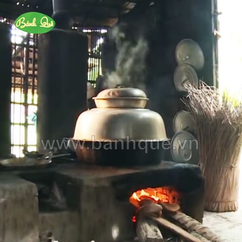 Bánh lá dừa Bến Tre nấu lò củi thơm ngon