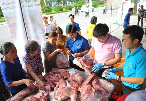 Báo điện từ Đảng Cộng Sản: “Hỗ trợ hộ chăn nuôi - Trợ giá người tiêu dùng” tại Hà Nội