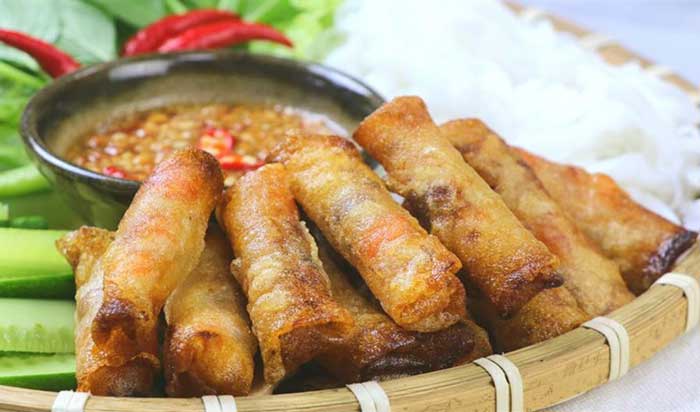 Cách làm chả giò giòn lâu không phải ai cũng biết