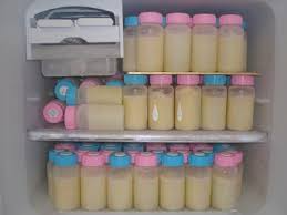 Sữa mẹ có màu gì là tốt nhất và có nhiều dinh dưỡng cho bé?