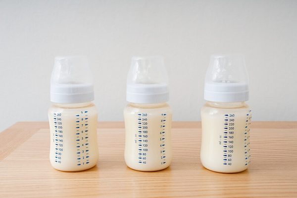 3 cách trữ sữa mẹ lâu dài an toàn cho bé bú