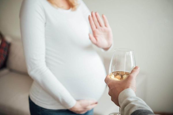 Dừng ngay việc uống chè vằng khi mang thai, tránh sảy thai sinh non