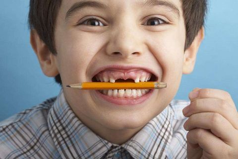 Thói quen xấu ảnh hưởng đến răng miệng của trẻ