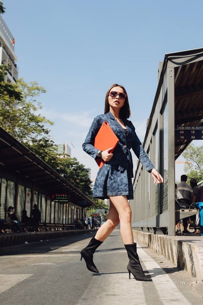 Bùi Linh Chi Top 6 The Face Vietnam 2018 năng động với style Denim on Denim thương hiệu V-SIXTYFOUR
