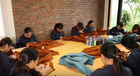 White Ant & Măng Tô Khâu Tay Dạ Lông Cừu 100%