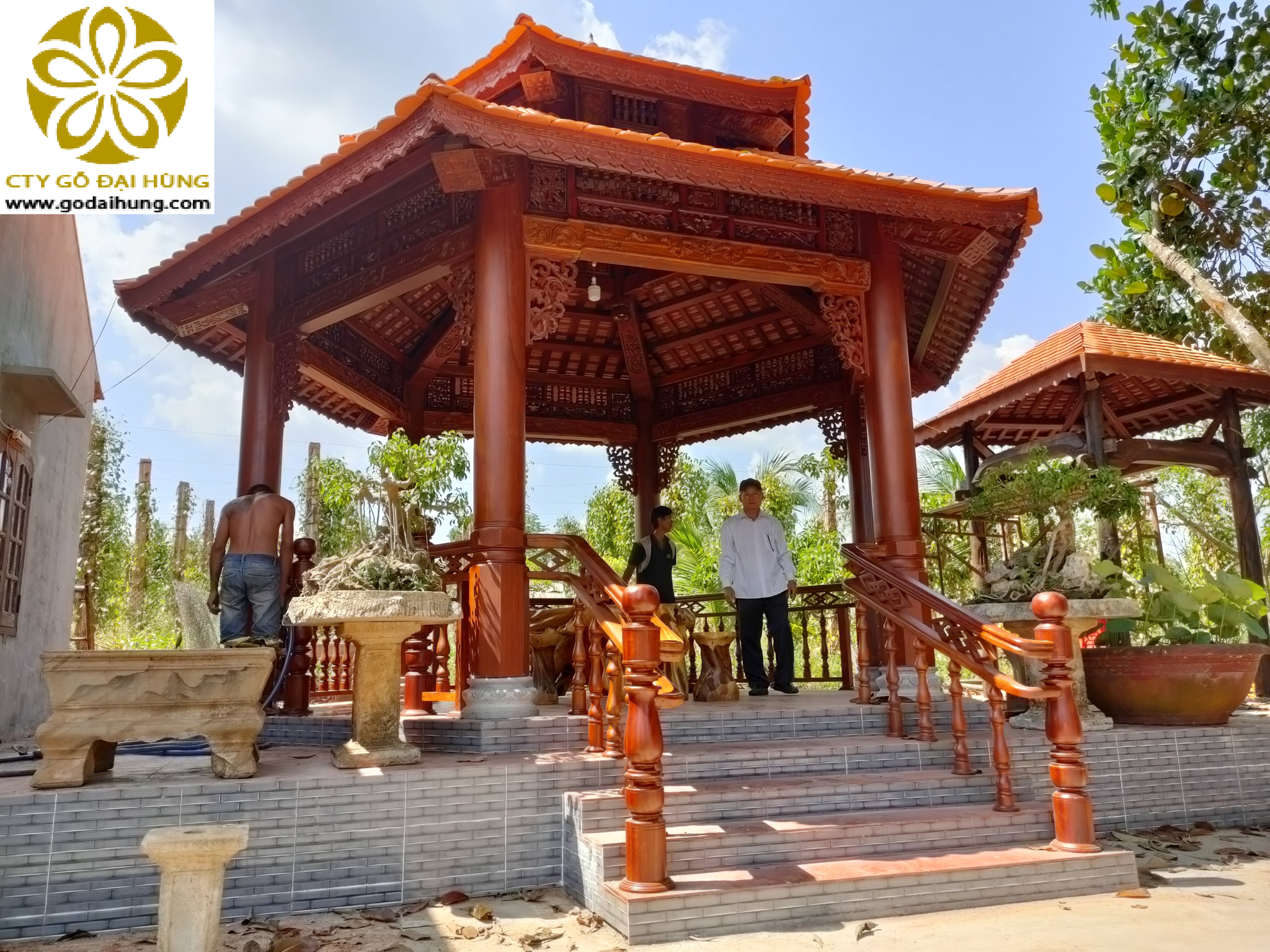 Hoàn thiện và bàn giao nhà lục giác cổ lầu chất liệu gỗ lim tại thành phố buôn mê Thuột tỉnh Đăk Lăk