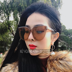 Không đơn giản là kính mắt, mà là thứ tạo nên phụ nữ sang chảnh đẳng cấp