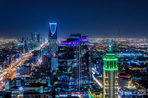 Riyadh – thủ đô của Saudi Arabia triển khai thí điểm cơ sở hạ tầng cột điện thông minh
