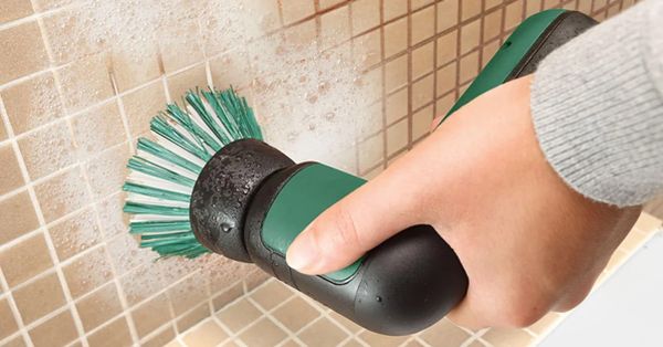 may-co-rua-ve-sinh-da-nang-dung-pin-bosch-06033e0050