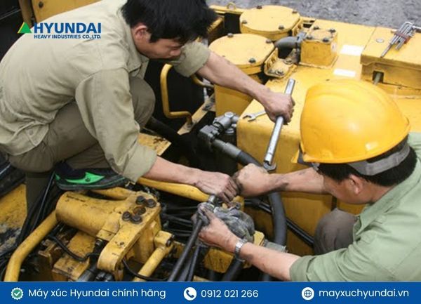 Bảo dưỡng máy xúc lật