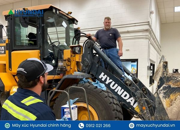 Lưu ý về quy trình bảo dưỡng máy xúc lật theo thời gian