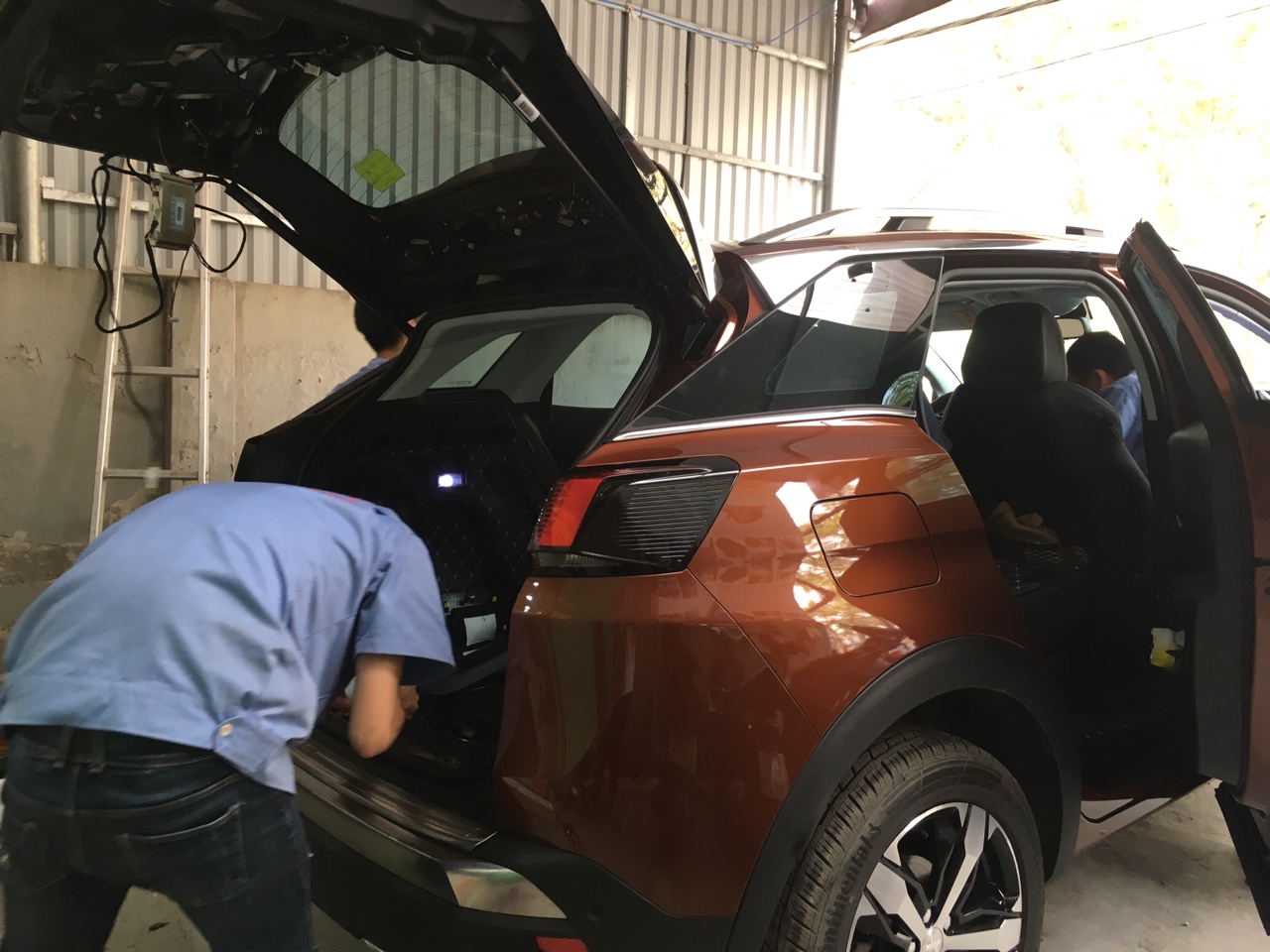 Độ cốp điện nâng cấp xe Peugeot 3008 tại Hà Nội - TP.HCM