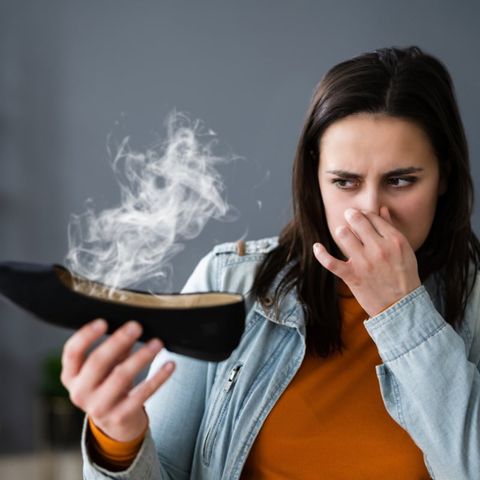 Thử ngay cách khử mùi hôi giày cực kỳ hiệu quả trong 1 nốt nhạc