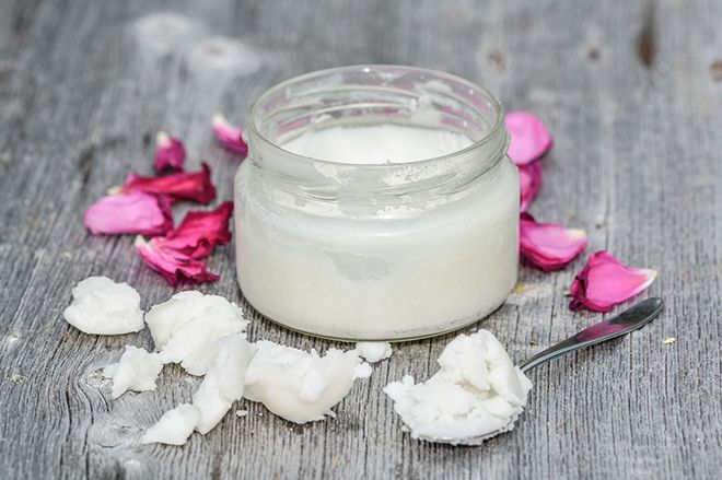 Dùng dầu dừa dưỡng tóc là đủ, cần gì phải mua những sản phẩm đắt tiền