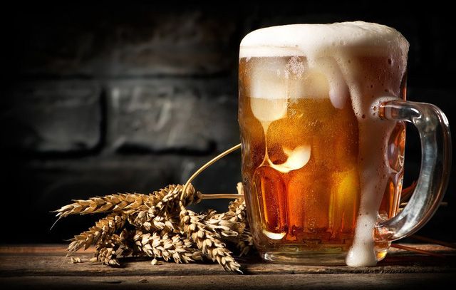 ĐÀN ÔNG DÙNG BIA ĐỂ NHẬU - CÒN PHỤ NỮ DÙNG BIA ĐỂ LÀM NHIỀU ĐIỀU HAY HO!