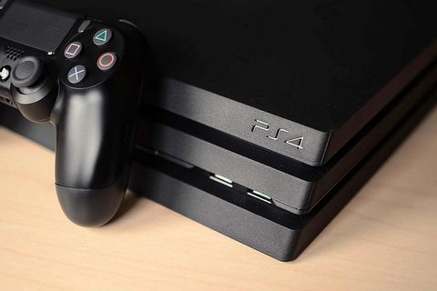 NÊN MUA MÁY PS4 CHÍNH HÃNG HAY XÁCH TAY?