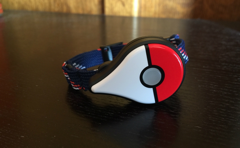 Dây đeo tay Pokemon Plus dùng săn Pokemon nhanh, thời trang và an toàn, là món phụ kiện chơi Pokemon vạn người mê