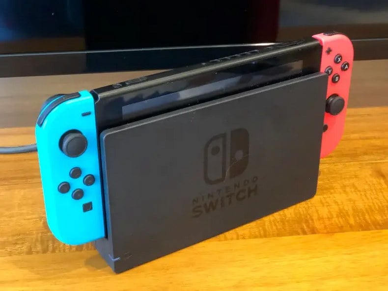 Có mấy cách sạc pin cho Nintendo Switch?
