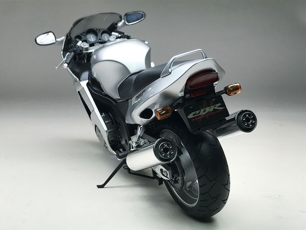 cách sơn mô hình xe Honda CBR1100XX Super Blackbird 1-12 Tamiya 14070
