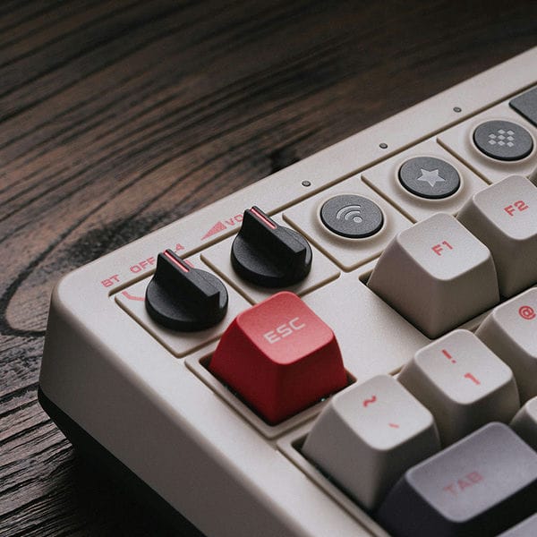 Knob chỉnh chế độ kết nối trên Bàn phím cơ 8BitDo Retro Mechanical Keyboard