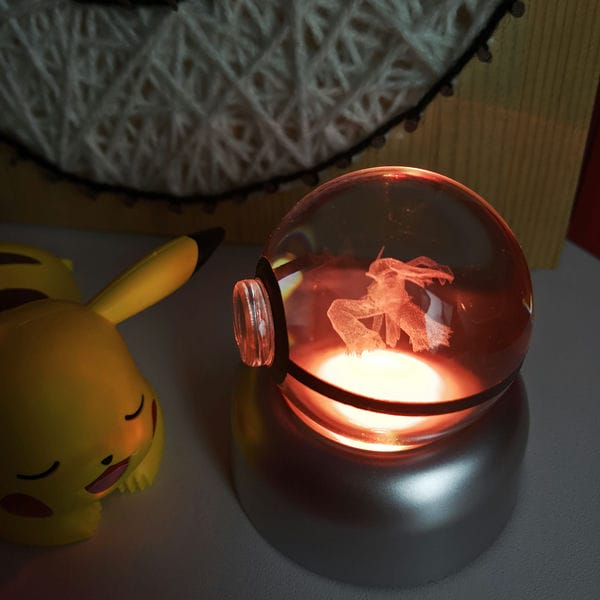 Đèn LED RGB trang trí hình quả cầu PokeBall Pokemon Blaziken